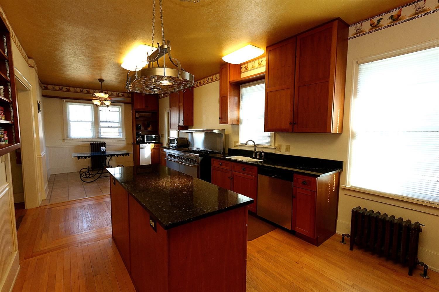 220 Lakeside Dr, Walkerton, IN 46574